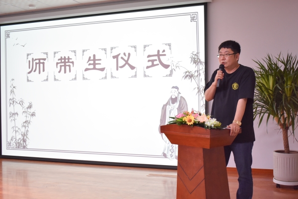 教员代表致辞.jpg